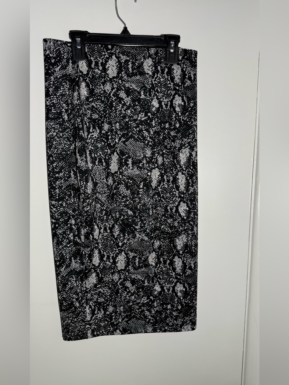 Apt. 9 Black & White Snake-Print Pencil Skirt NWT - Picture 6 of 8